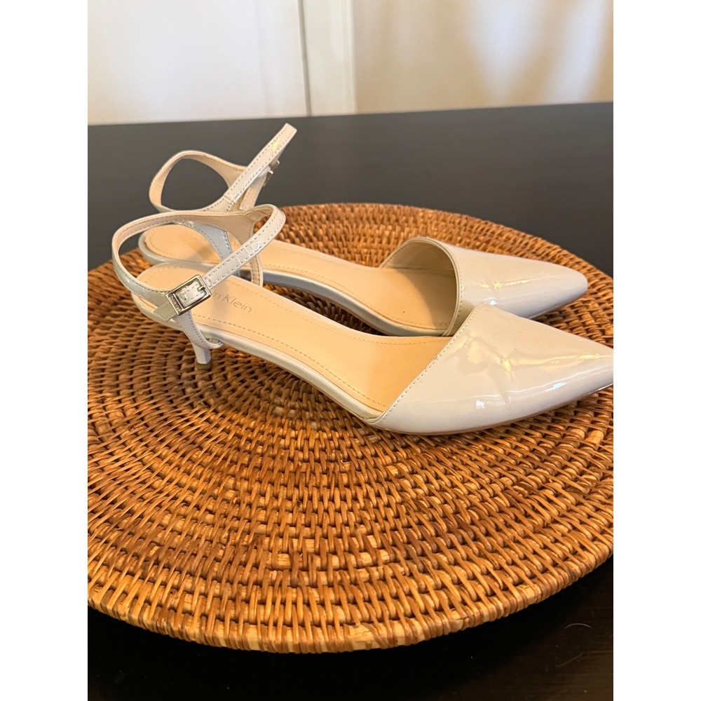 Calvin Klein Nasha Light Gray Patent Ankle Strap Kitten Heels Size 8 Pointed Toe